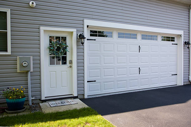 24/7 Emergency Garage Door Panel Replacement experts in Beechwood, MS